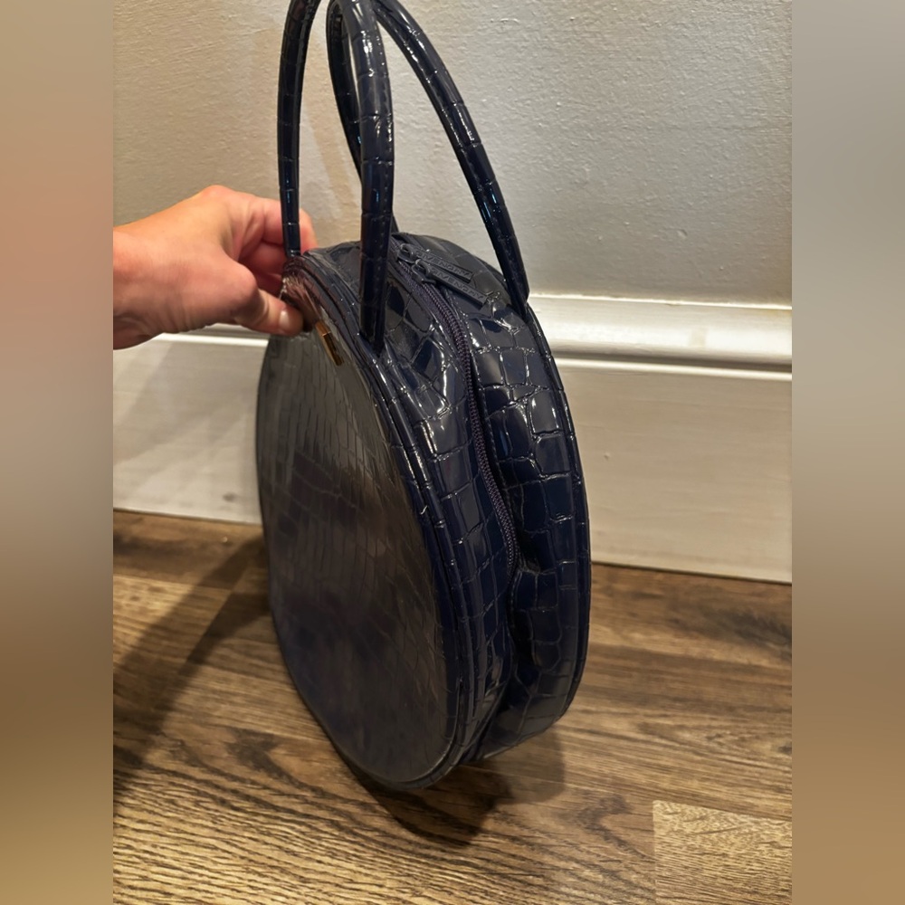 Givenchy Round Navy Croc-Embossed make-up Bag travel luxury convenient - Picture 5 of 12